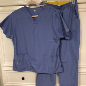 blue wonderwink scrub top and bottom!!